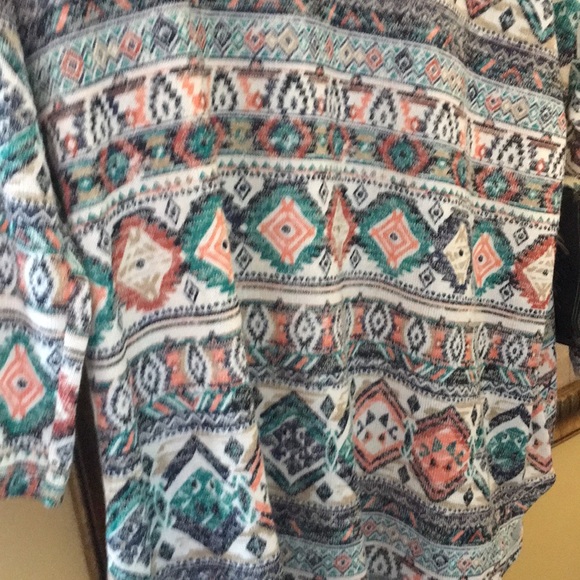 Absolutely Famous Size large lace shoulders - Picture 4 of 6